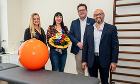 Lisanne Geisert (v.l., Stellv. Leitung Qfit), Paulina Kleinschmidt-Rynkowska (Leitung Physiopraxis), Sebastian Haeger (Geschäftsführer Gesundheitscampus Quirlsberg) und Marcel Kleinschmidt (Leitung Qfit) (Foto: Daniel Beer). 